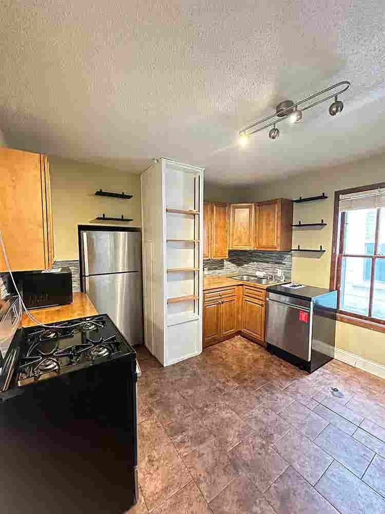 BA w/ Laundry – NE Mpls