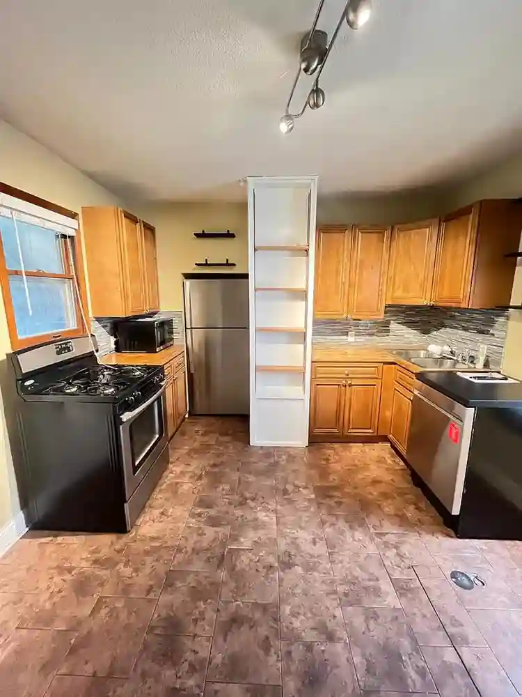 BA w/ Laundry – NE Mpls