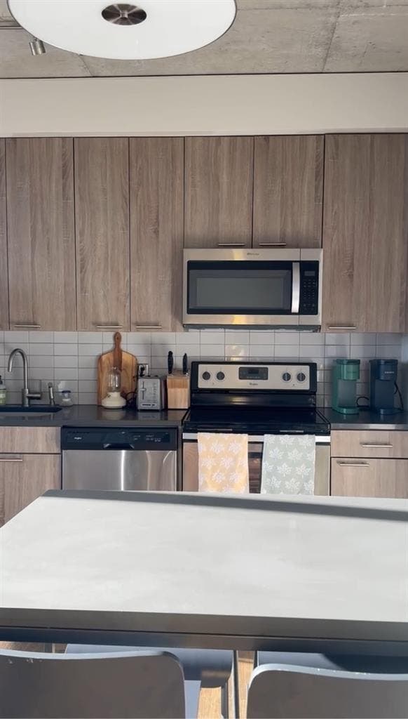 SUBLET AVAILABLE- JAN  APT