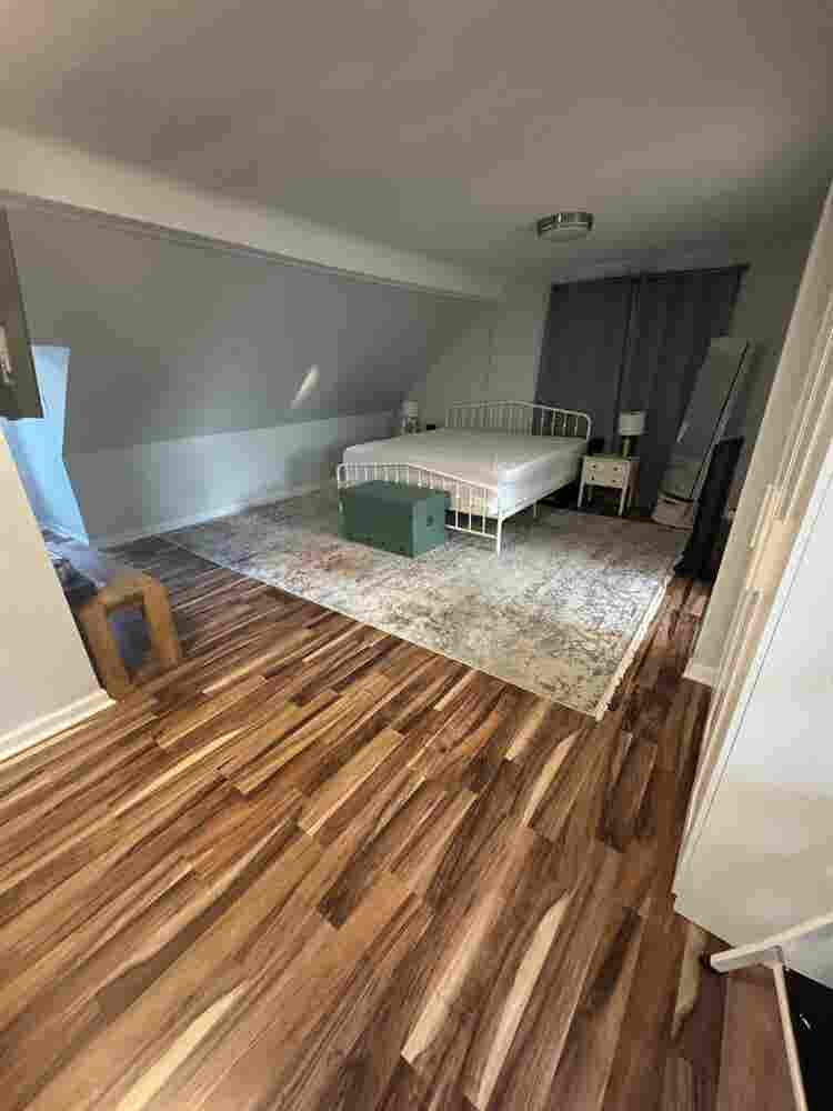 Massive room with private bath