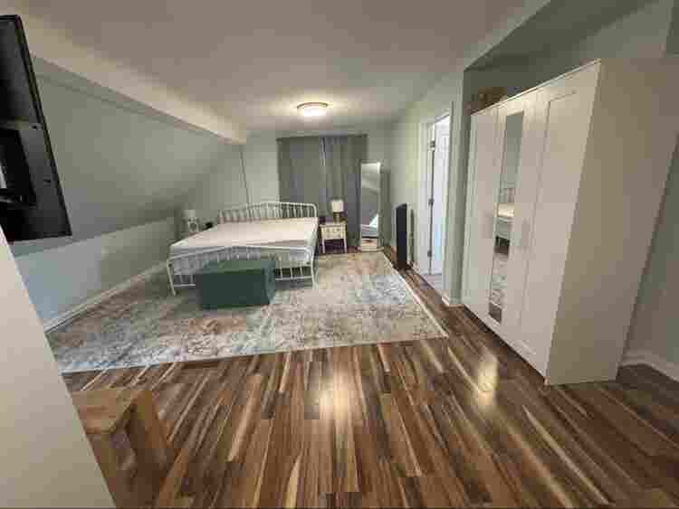 Massive room with private bath