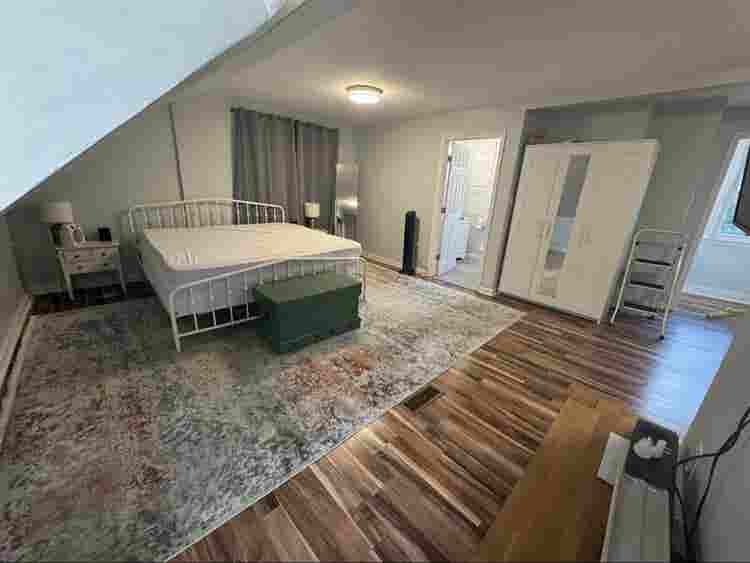 Massive room with private bath