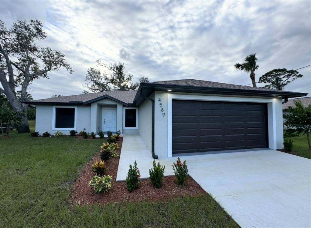 Furnished bedroom all included