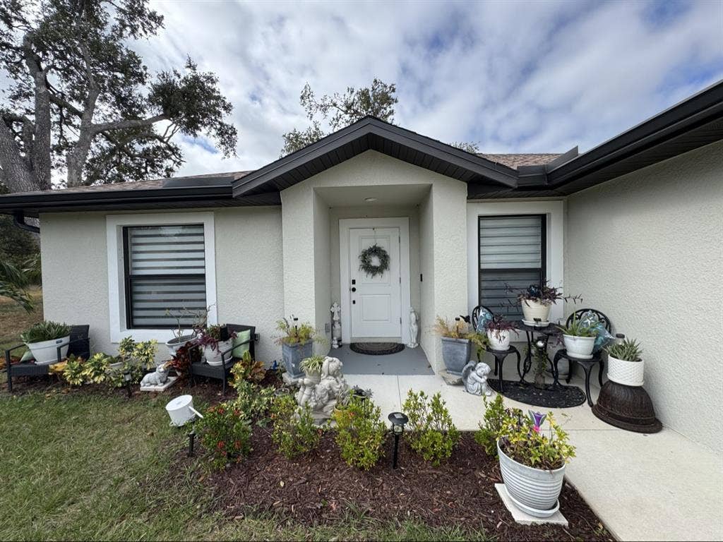 Furnished bedroom all included