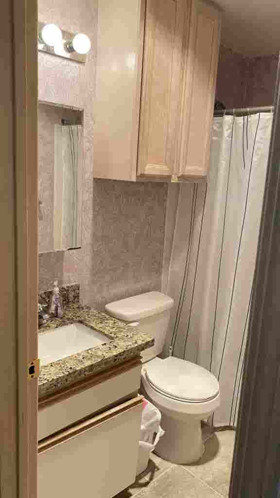 Room for Rent - Des Moines, WA