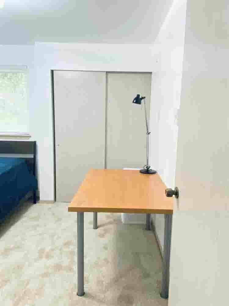 Room for Rent - Des Moines, WA