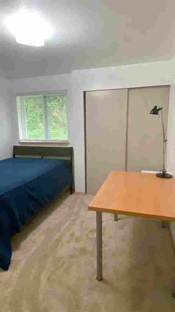 Room for Rent - Des Moines, WA