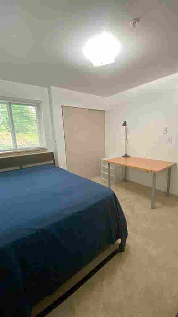 Room for Rent - Des Moines, WA