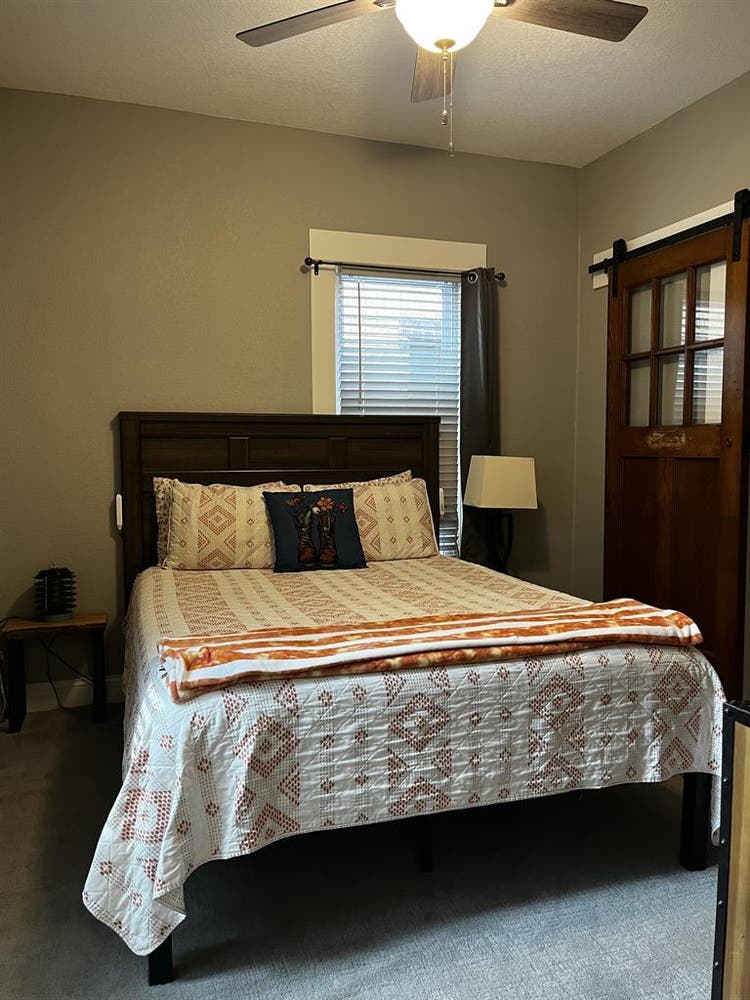 Fully furnished downtown