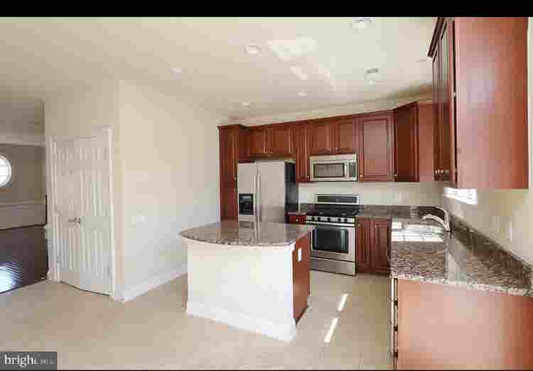 Chill, clean roommate needed