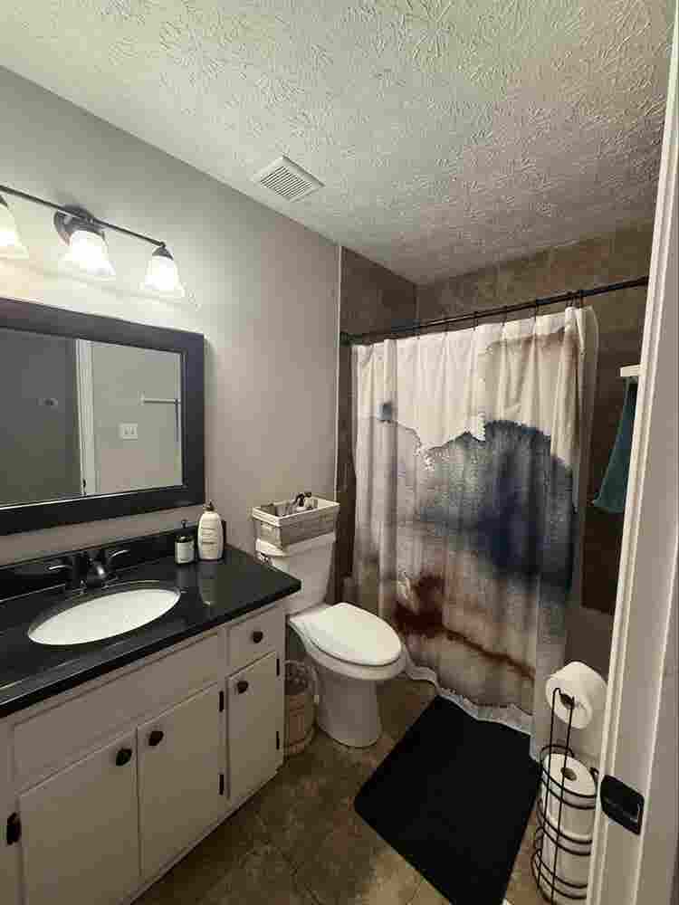 Spacious home with rooms for rent