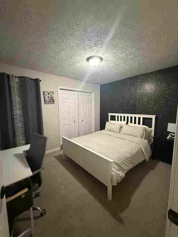 Spacious home with rooms for rent