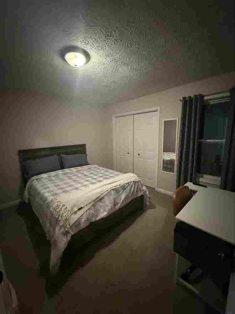Spacious home with rooms for rent