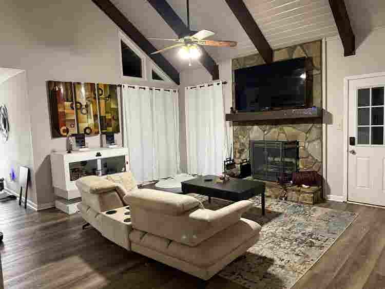 Spacious home with rooms for rent