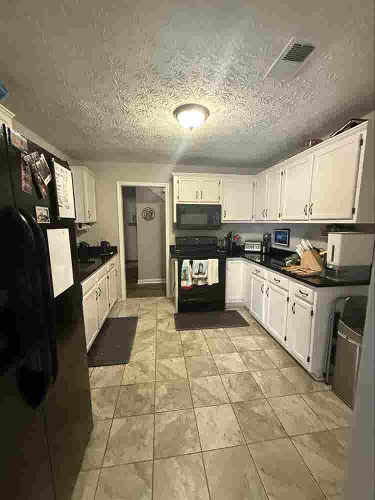 Spacious home with rooms for rent