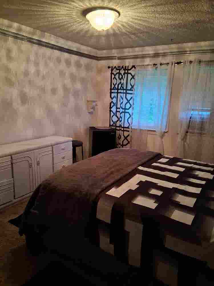 Furnished Weekly Room Rentals!