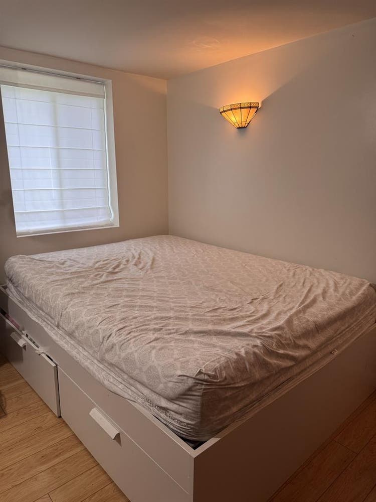 Room in shared house, private bath