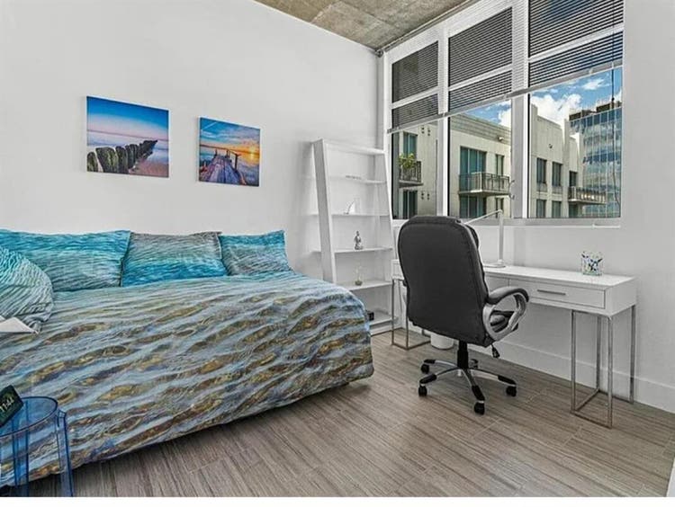 Quality high-rise room WPB