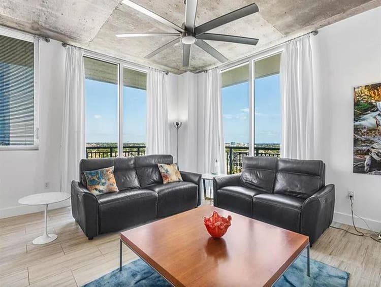 Quality high-rise room WPB