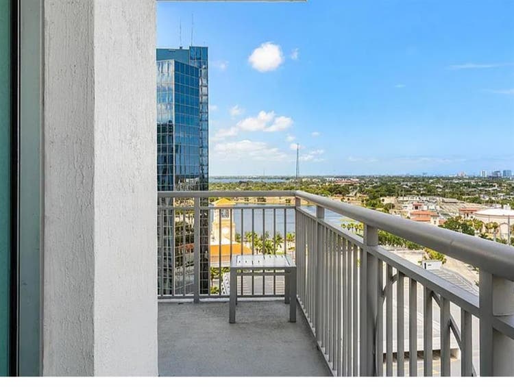 Quality high-rise room WPB