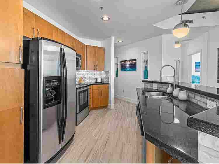 Quality high-rise room WPB