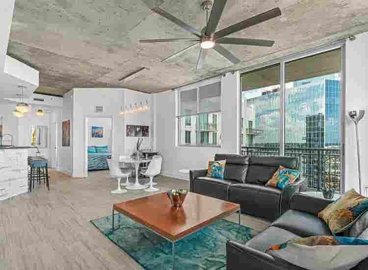 Quality high-rise room WPB
