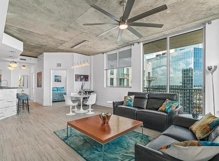 Quality high-rise room WPB