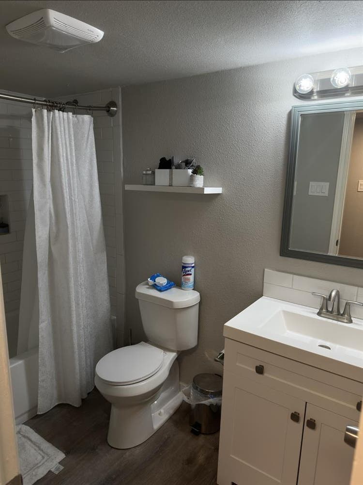 Room in the colonyy