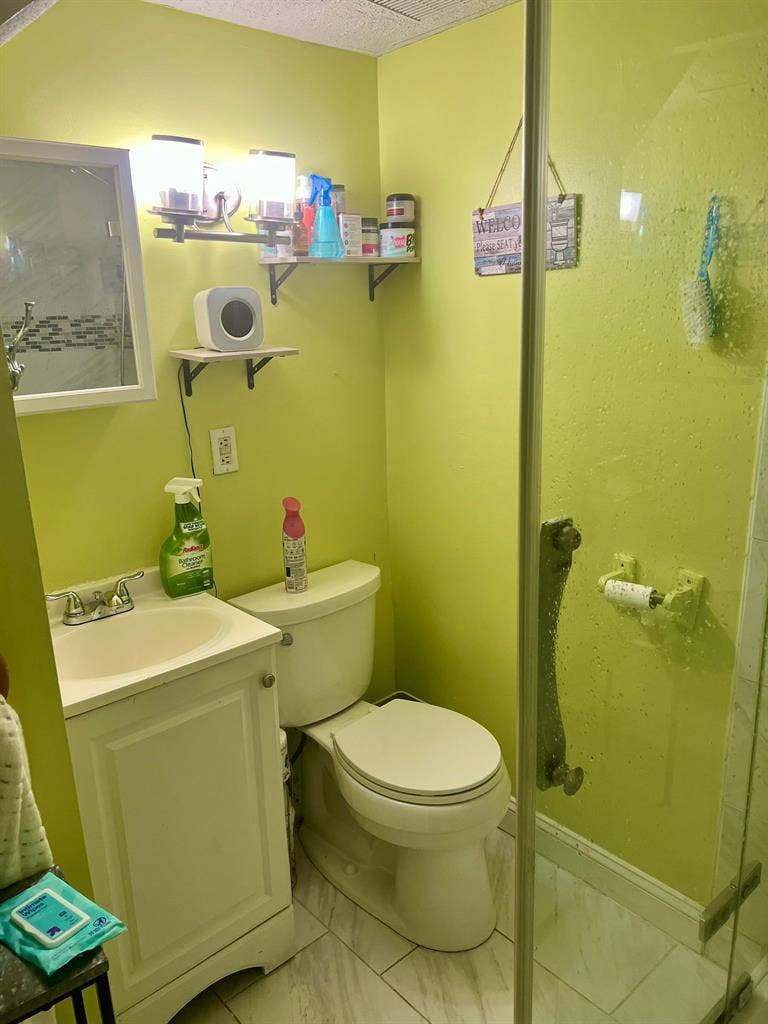 $ ROOM FOR RENT!!