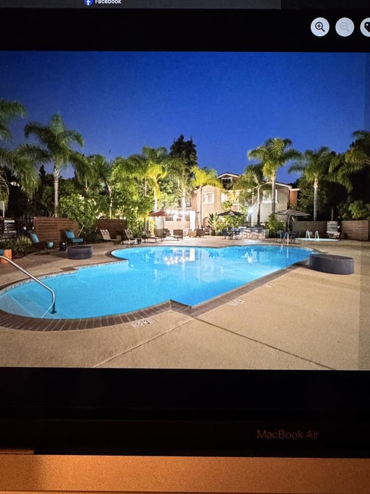 Looking for female roomate
