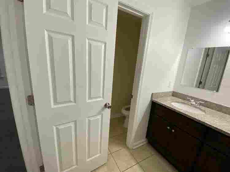 Master Bed w/ Private Bathroom