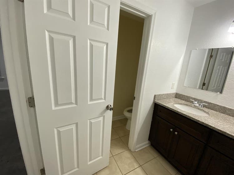 Master Bed w/ Private Bathroom