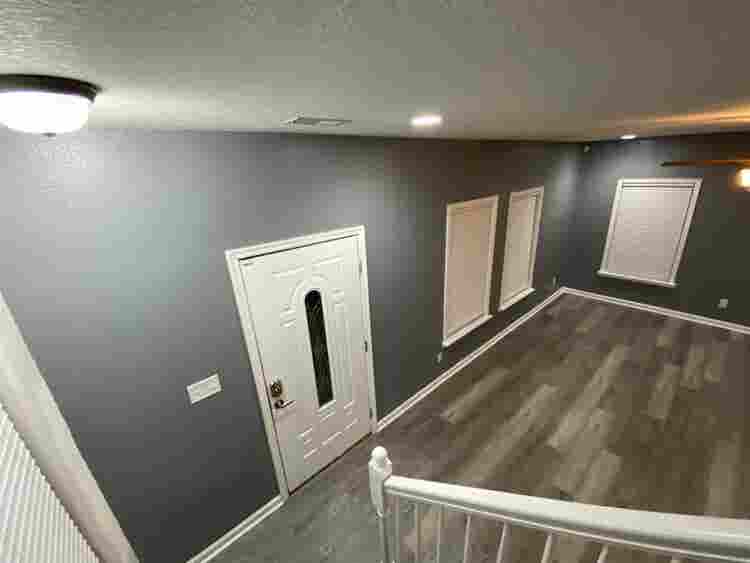 Master Bed w/ Private Bathroom