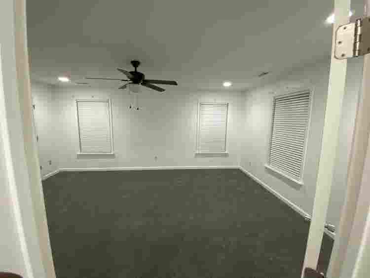 Master Bed w/ Private Bathroom