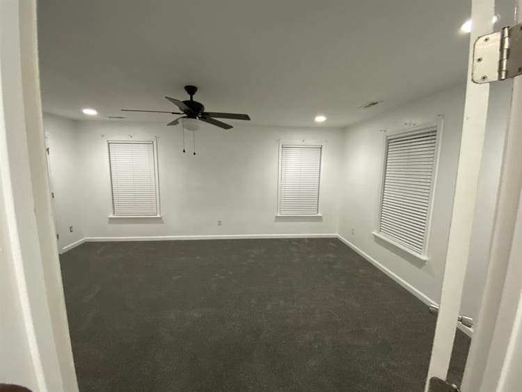 Master Bed w/ Private Bathroom