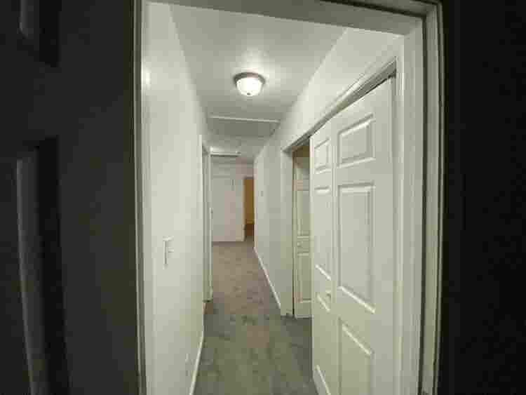 Master Bed w/ Private Bathroom