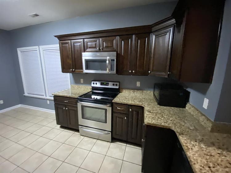 Master Bed w/ Private Bathroom