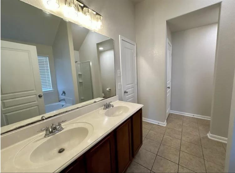 Room for Rent
– Little Elm