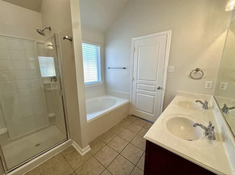 Room for Rent 
– Little Elm