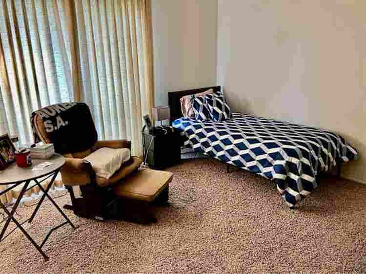 Looking for Roommate (female
 +)
