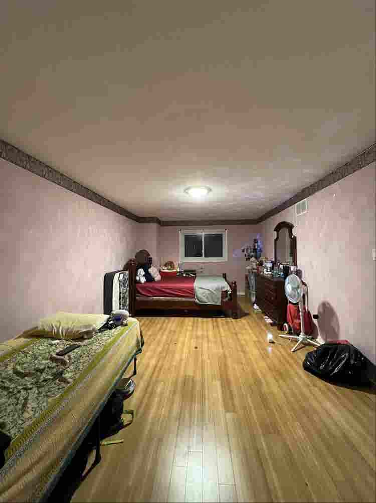 Master bedroom for rent (sharing )