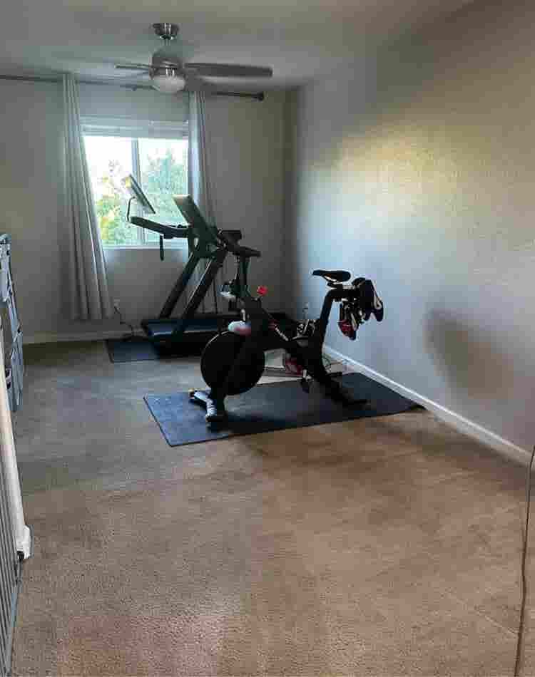 Room in a Cozy Home In South Reno