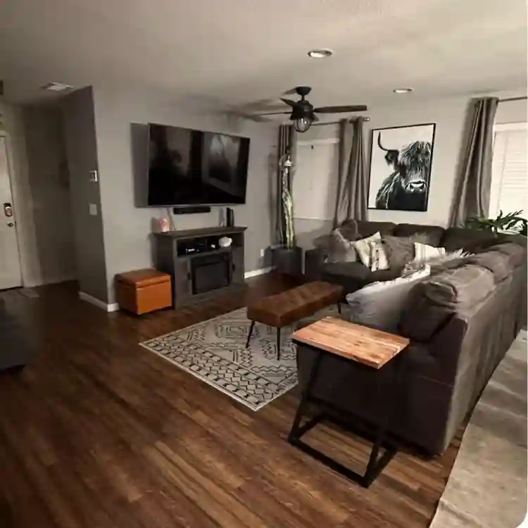 Room in a Cozy Home In South Reno