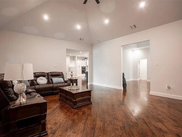 ✨
Room For Rent in Las Colinas ✨