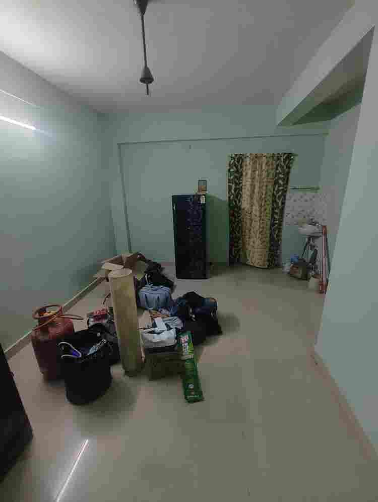 Roomates needed!