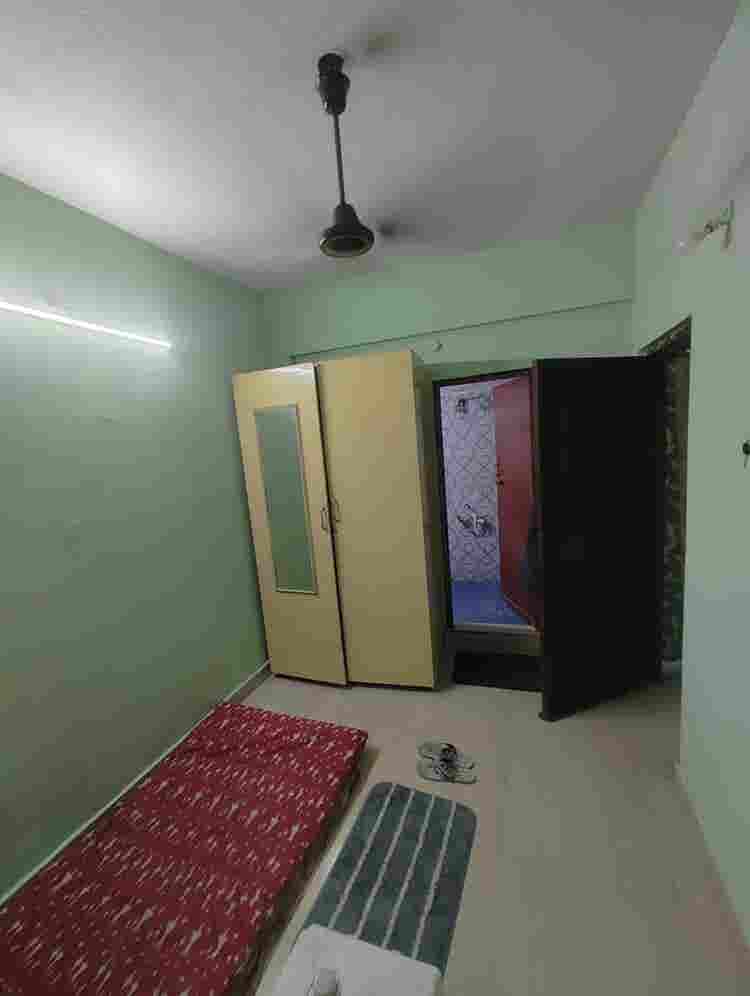 Roomates needed!
