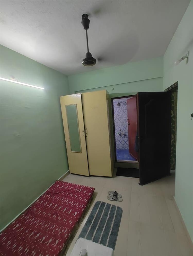 Roomates needed!