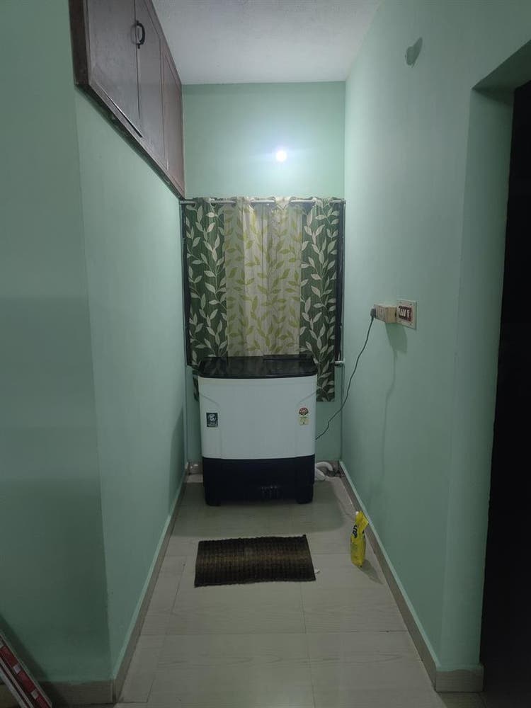 Roomates needed!