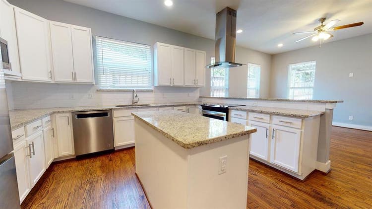 1 BR in Dallas