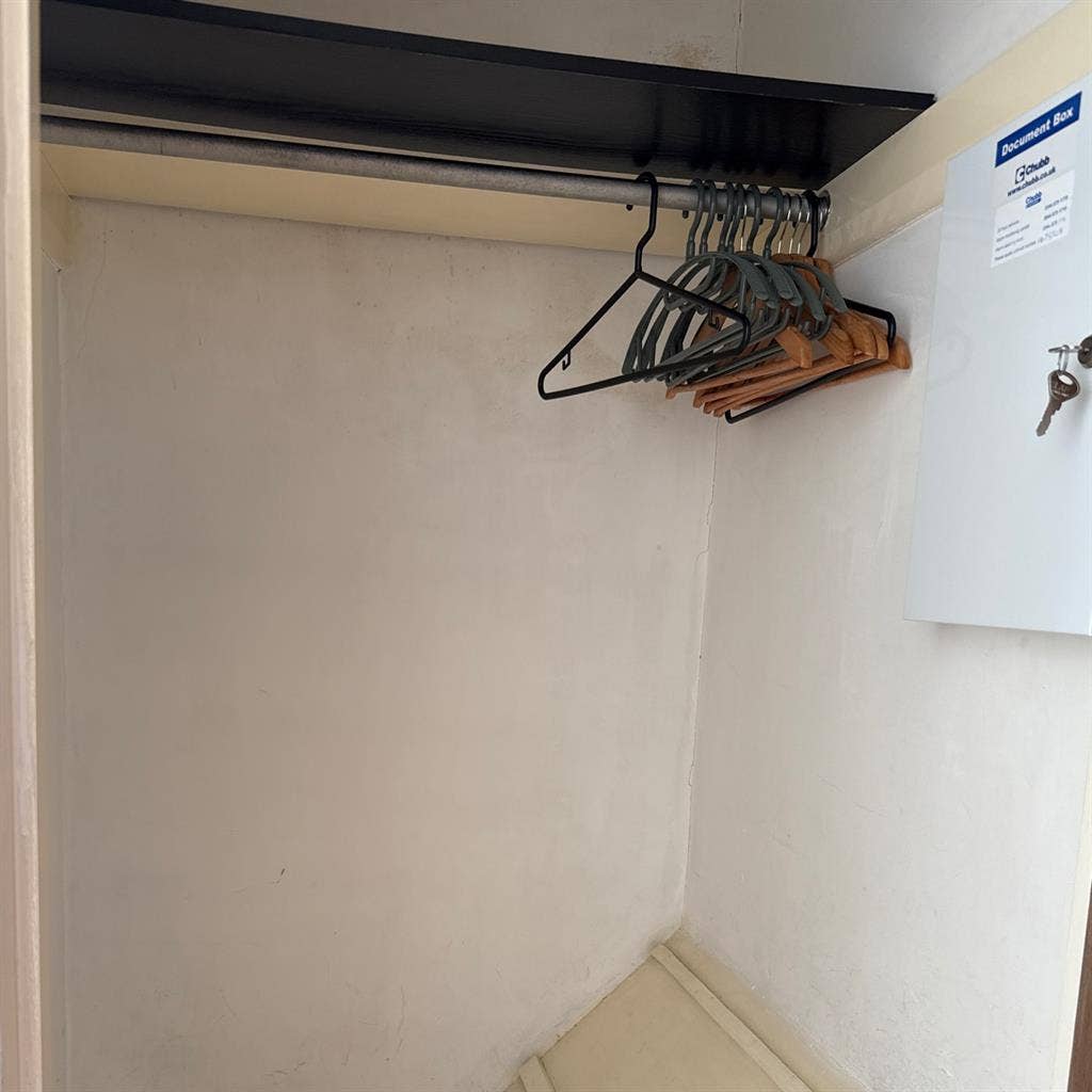 1 single Room available